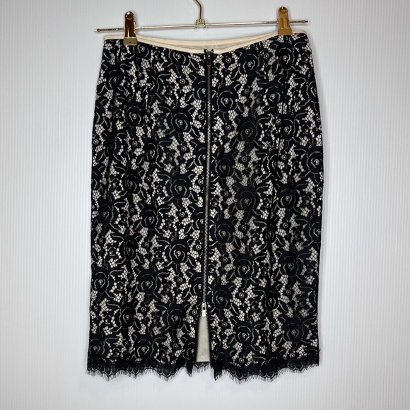 DIANE von FURSTENBERG Scotia Lace Pencil Skirt. Size 2 - Picture 4 of 11